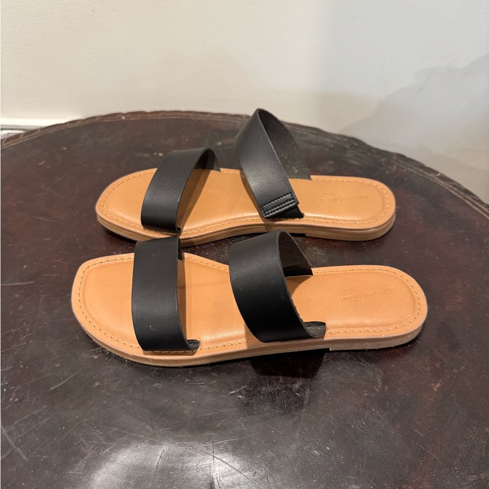 Universal Thread Black Double-Strap Slide Sandals with Tan Footbed size 6.5